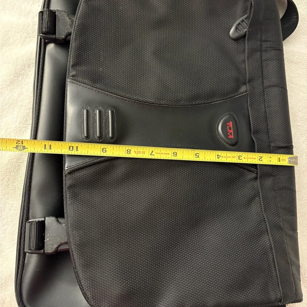 Tumi Black Messenger Bag Ex Cond